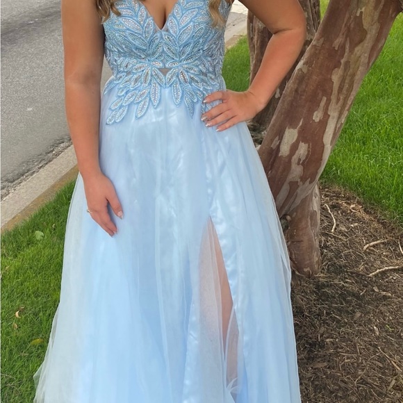 Prom dress or formal dress - Picture 2 of 4